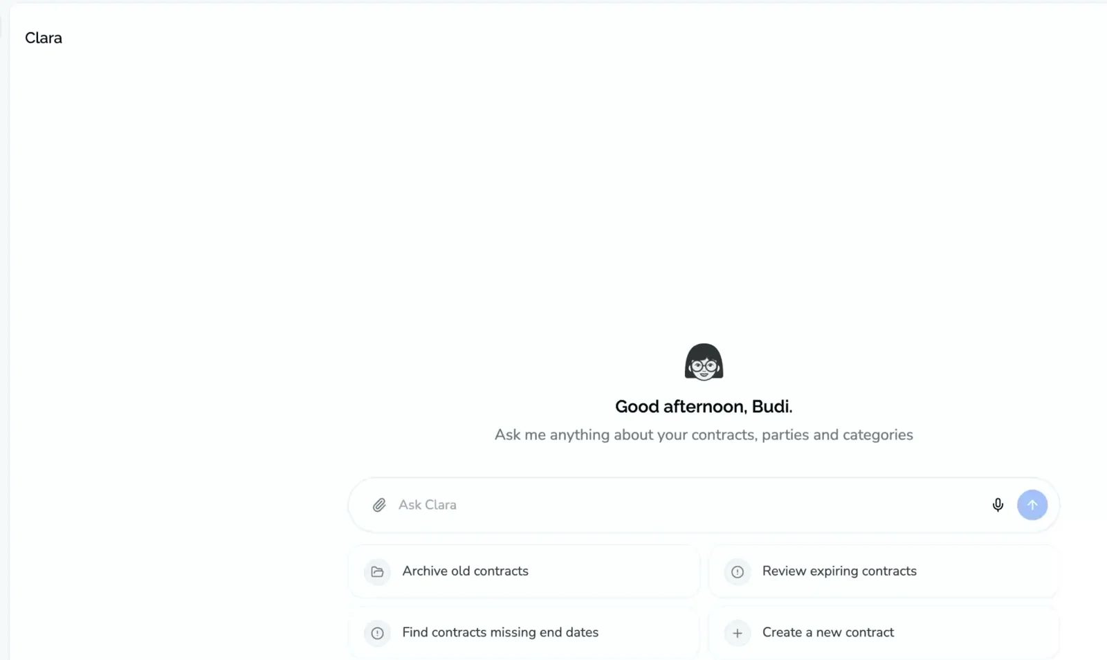 Clara AI-chatscherm met promptveld, bestandsupload, spraaknotitie en voorgestelde prompts