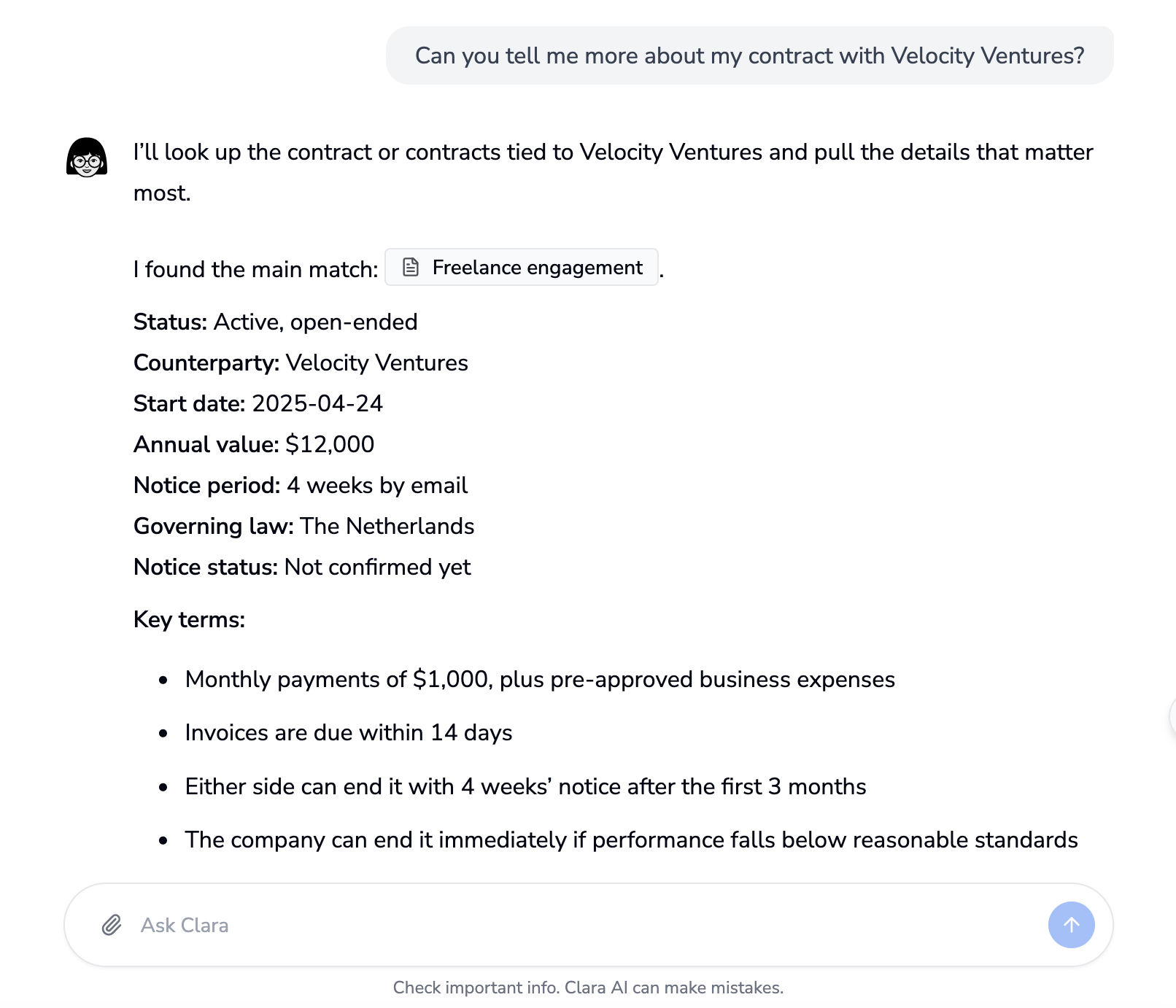 Clara AI die contractspecifieke reviewvragen beantwoordt naast de contractviewer